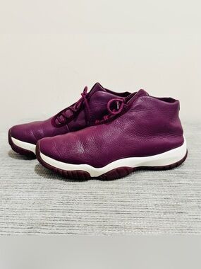 Nike AR0726-600 Air Jordan Future Sneakers Women's Sz 8